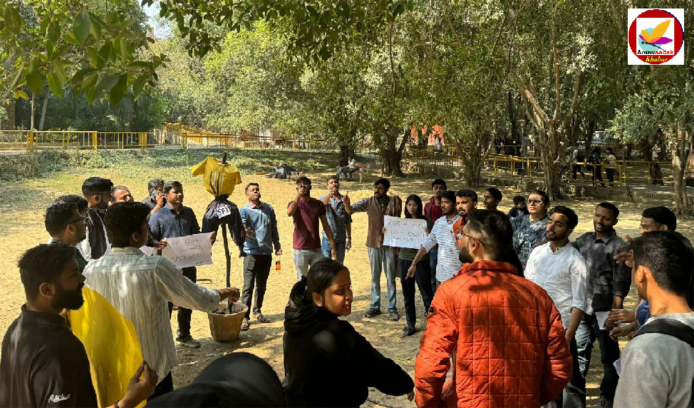 ABVP JNU ने एसएफआई का पुतला दहन कर छात्र सिद्धार्थ को दी श्रद्धांजलि